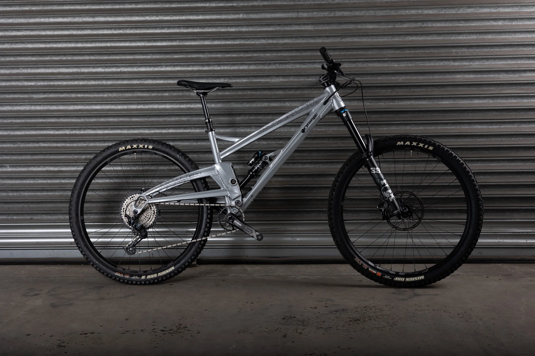 Ex-Demo 2025 Stage 7 Pro, Large, Silver Shadow