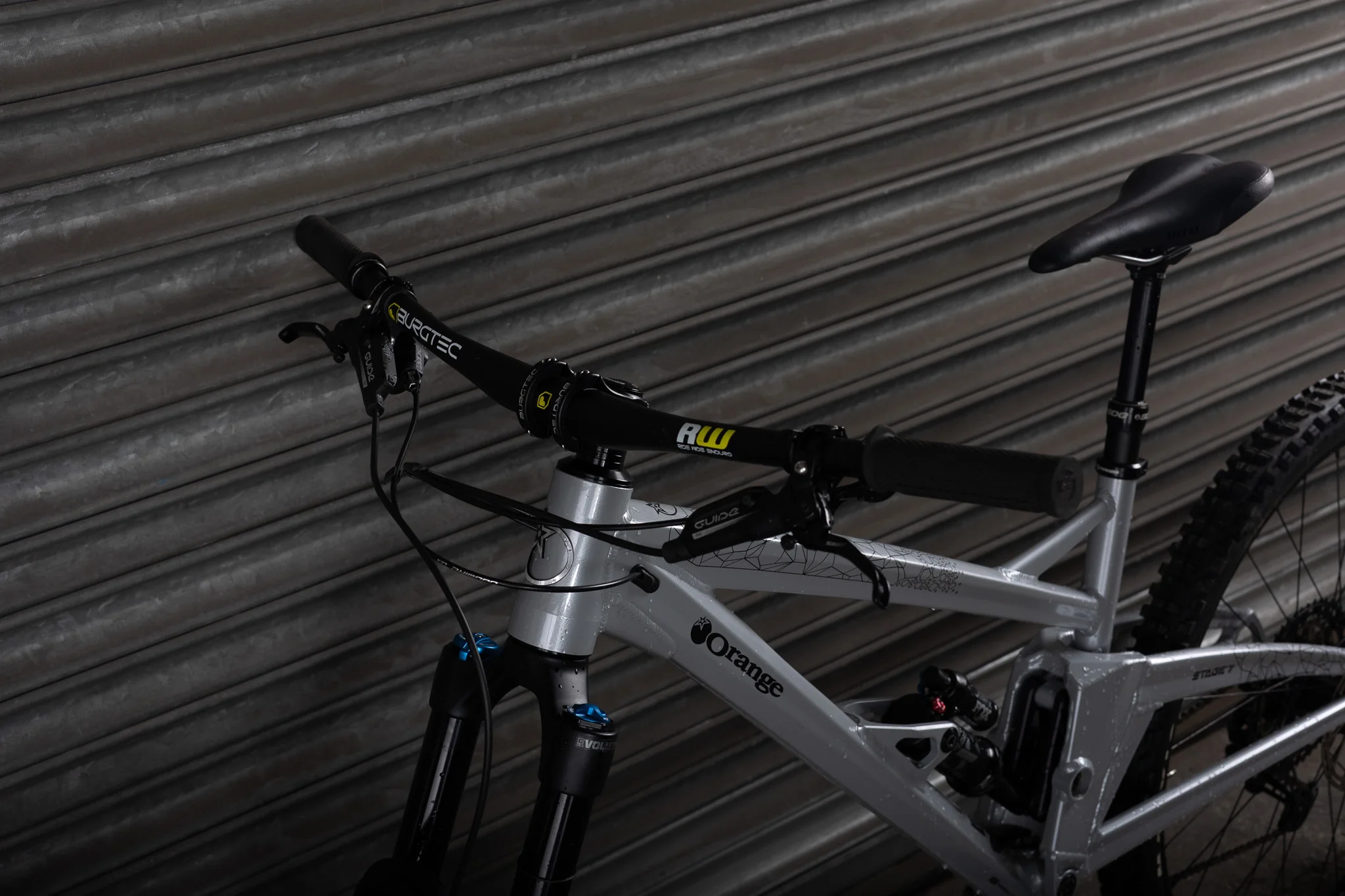 Ex-Demo 2025 Stage 7 Pro, Large, Silver Shadow - Image 11