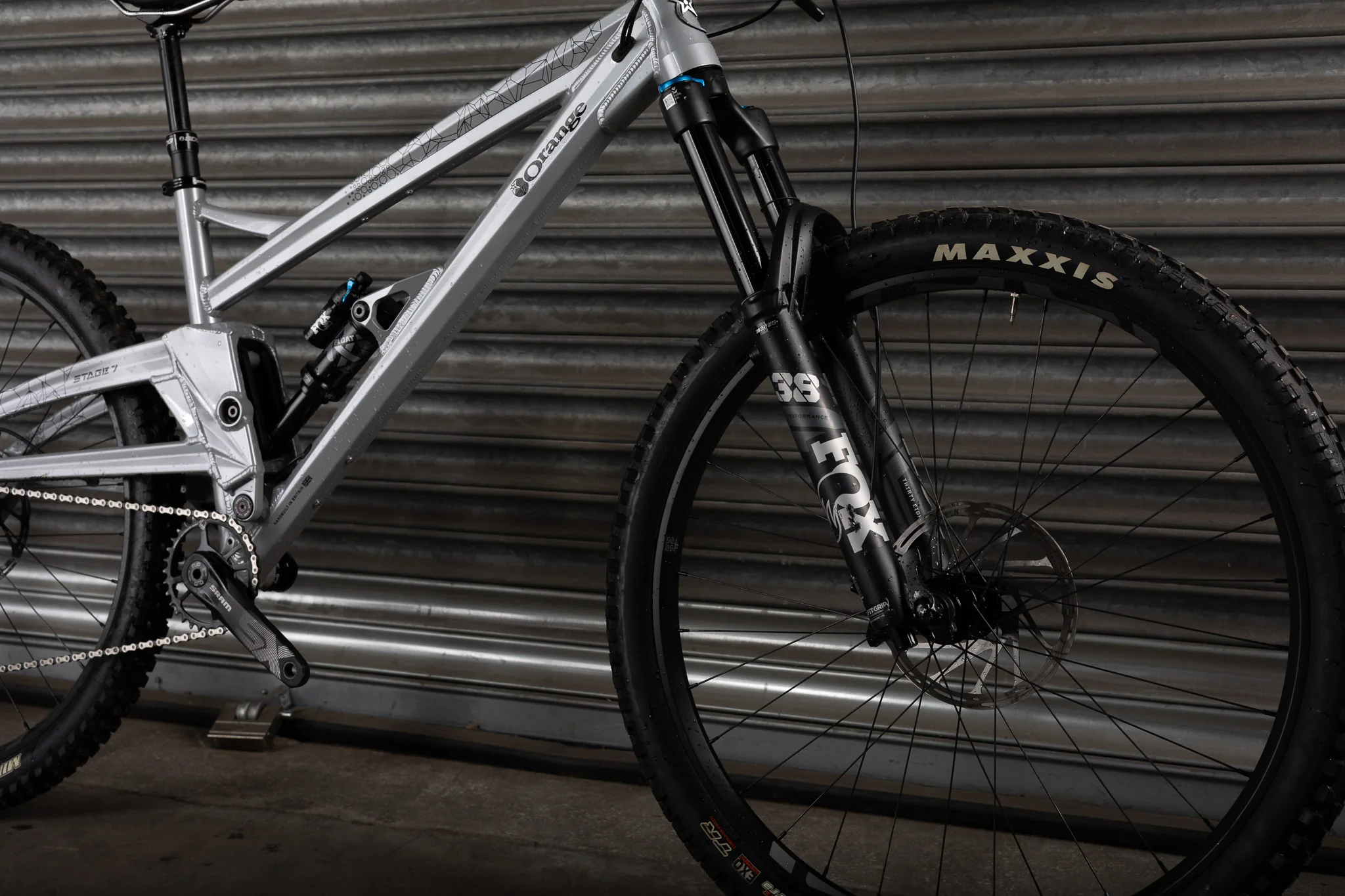 Ex-Demo 2025 Stage 7 Pro, Large, Silver Shadow - Image 3