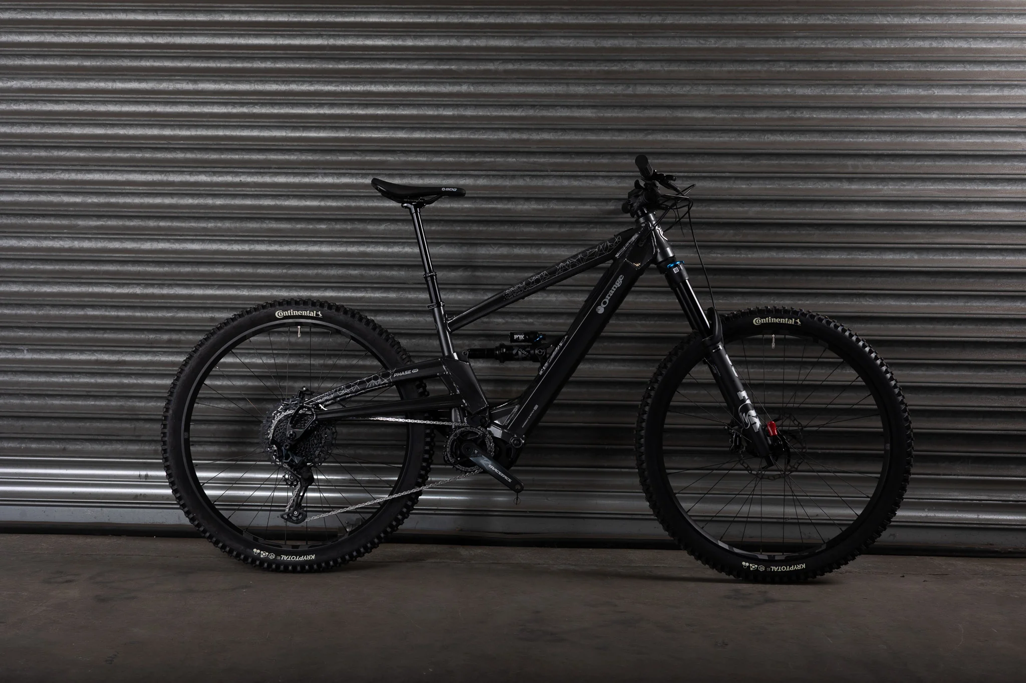 BRAND NEW! Phase Evo 29 Pro, Medium, Charcoal Grey